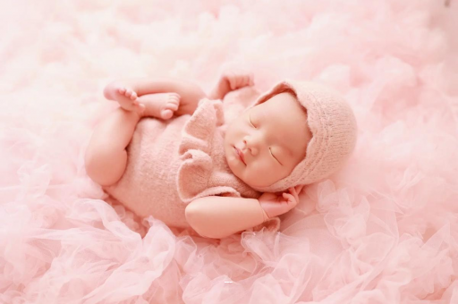 岳阳宝宝吃手是饿了吗